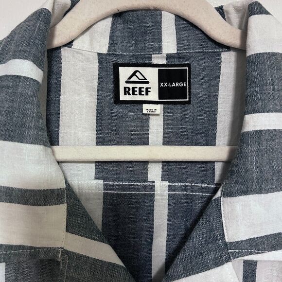 Reef Men’s Button Up Shirt XXL Blue White Striped Short Sleeve 100% Cotton - Picture 5 of 8